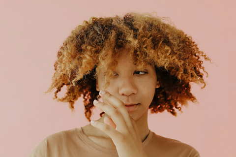 How to Refresh Tired Curls Between Washes