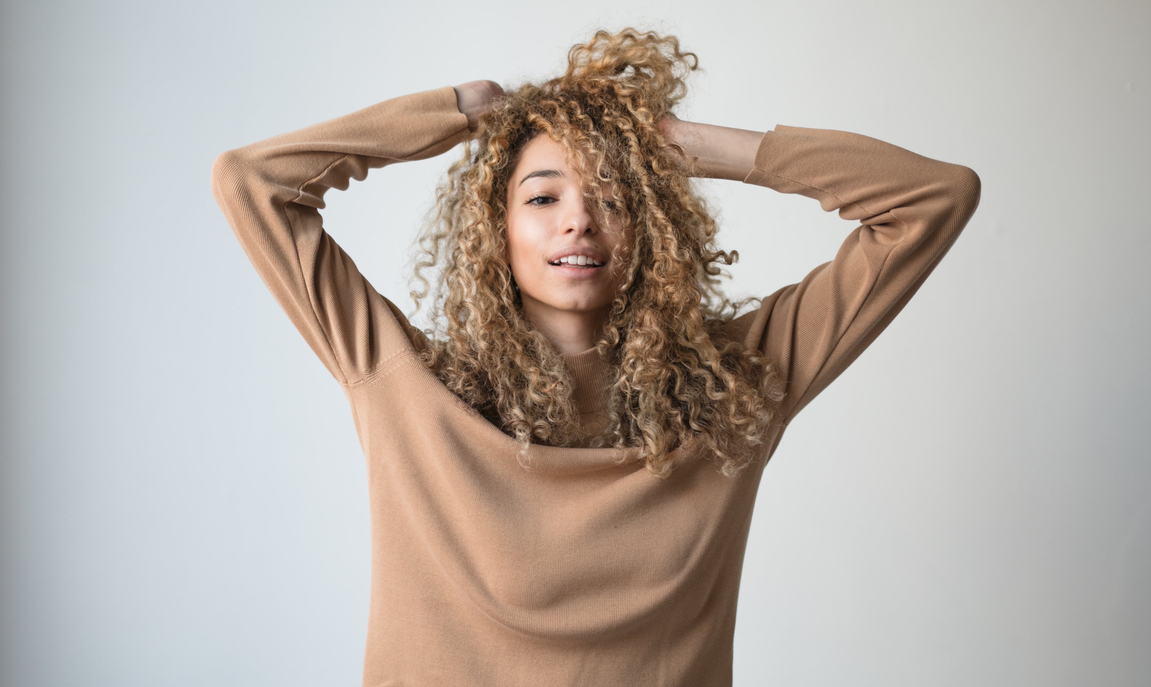 How to Get and Maintain Frizz-Free Curls